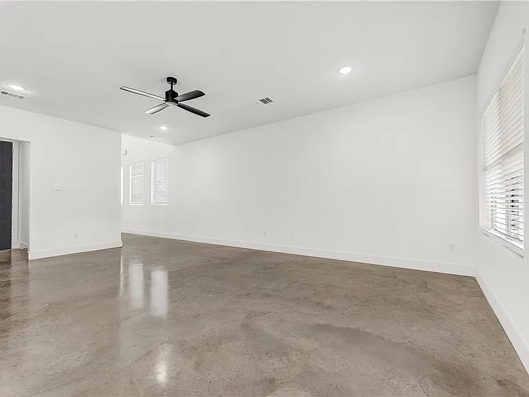 3008 Alpha Wolf Ct — Photo 4