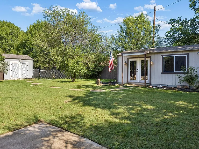 1203 Oakwood Trl — Photo 23