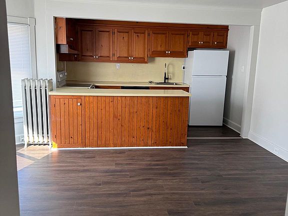 2nd image of 302 E Market St APT 2