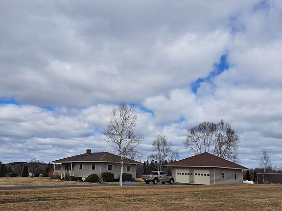 3rd image of 326 Caribou Lake Road