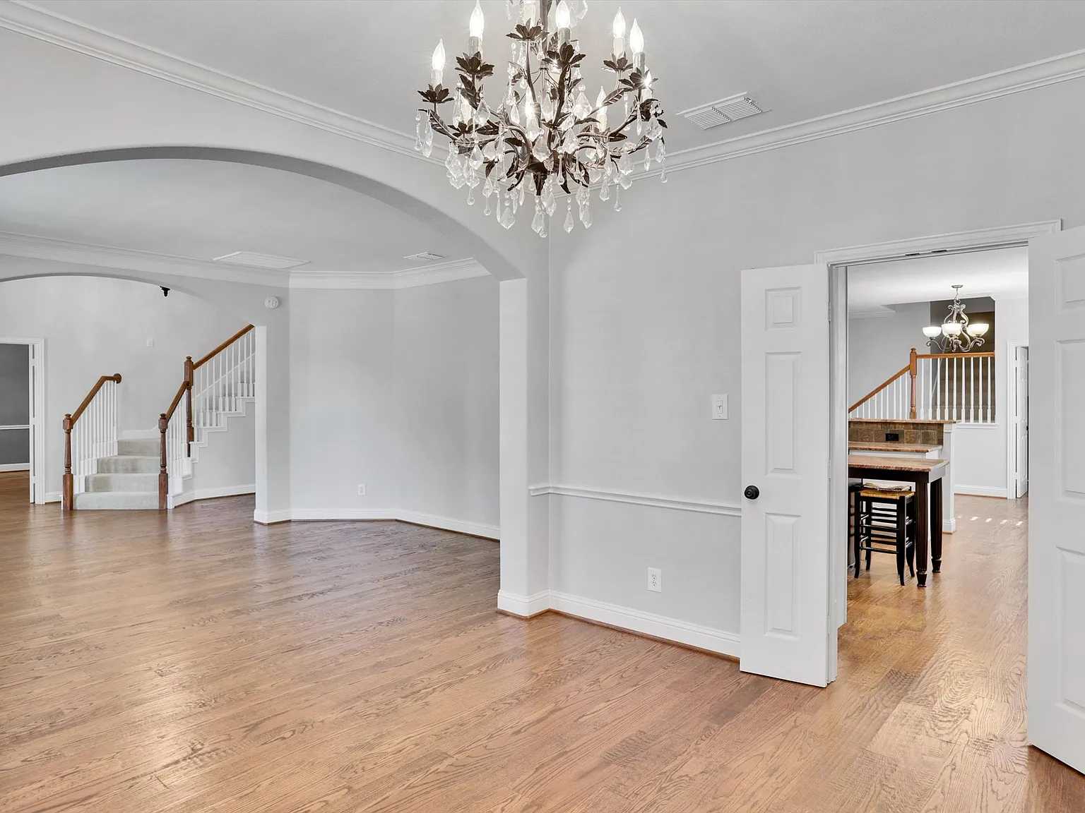 5 bed, 3871 sqft, $5,500 — Photo 4