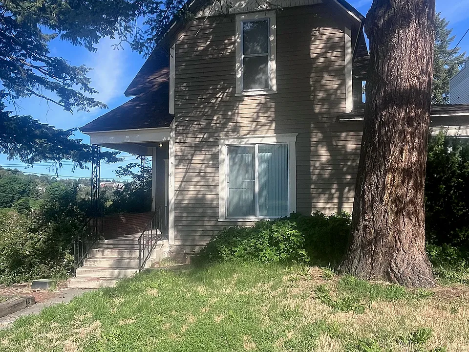 415 NE Kamiaken St