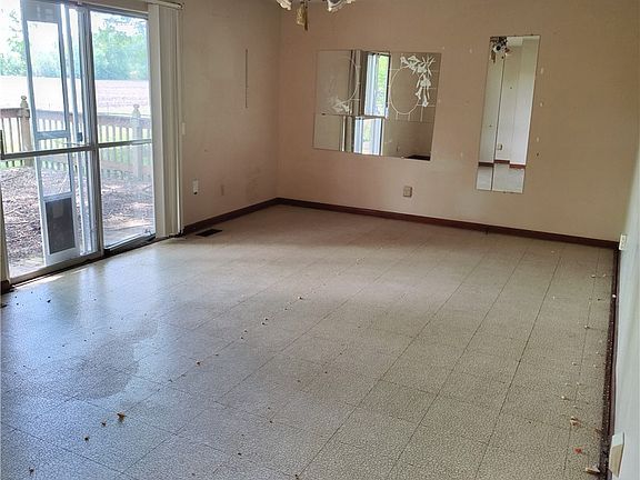 3rd image of 618 Burgess Ave