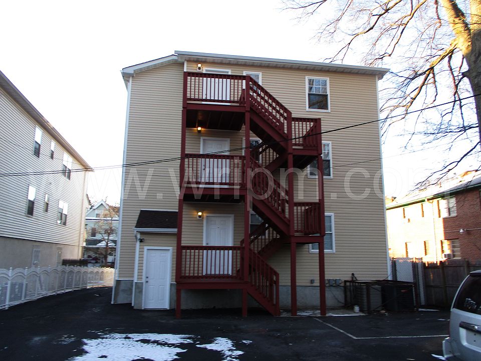 2nd image of 98 S Burnett St APT 1