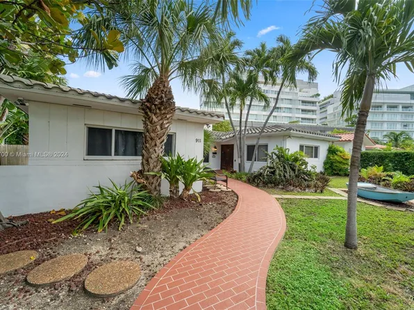 911 W 47th Ct, Miami Beach, FL 33140