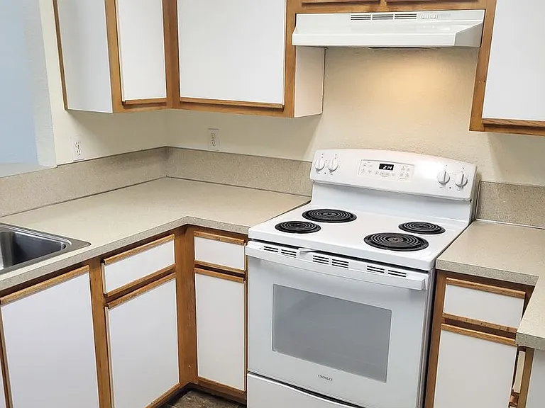 North Salem Apartment Complex With Washer/Dryer! ~ Camelot — Photo 35