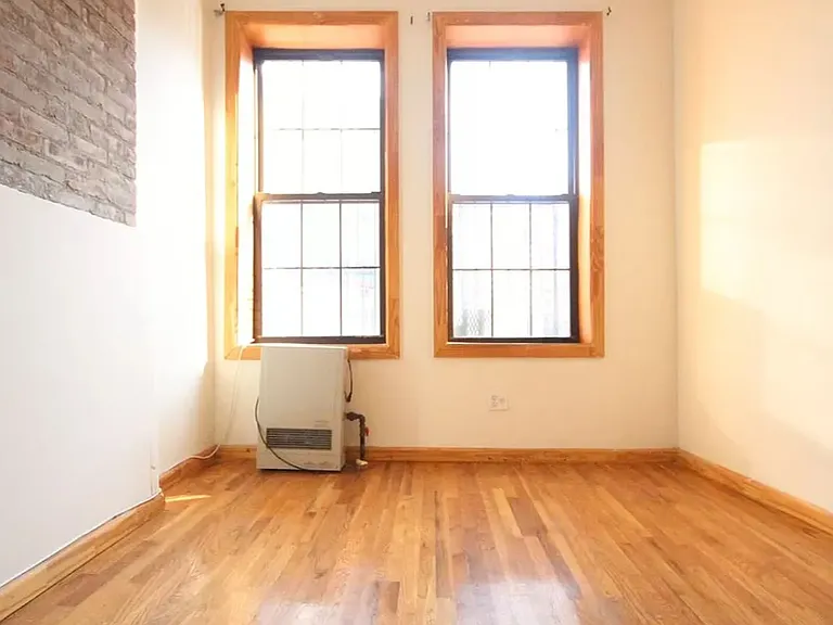 291 Cornelia St #1L — Photo 5