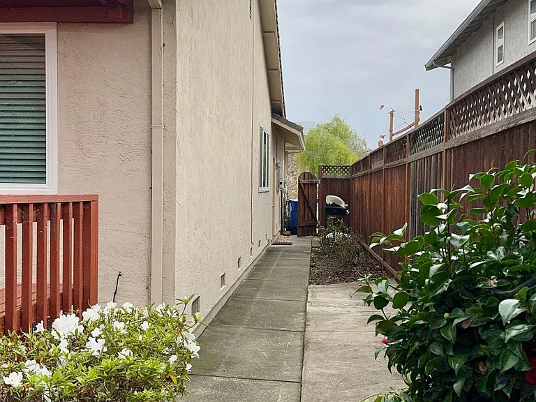 1391 Hardy Pl — Photo 53