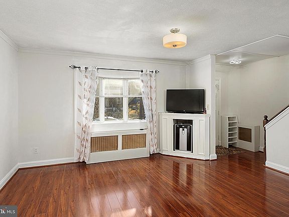 2nd image of 951 Elm Ridge Ave