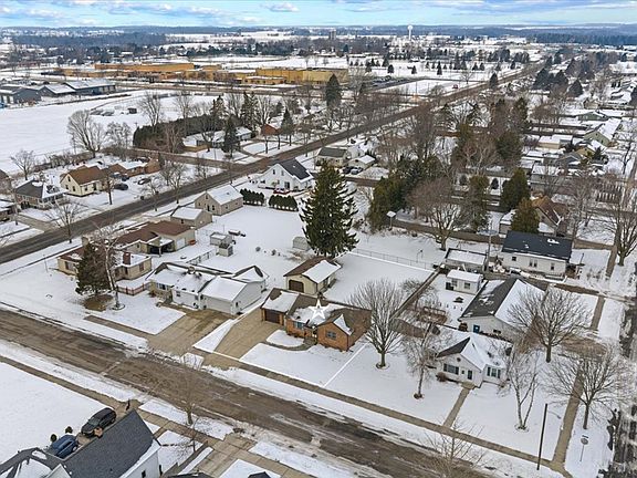 2nd image of 705 2nd St