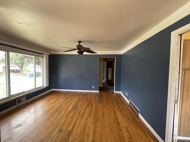 4th image of 29451 Steinhauer St