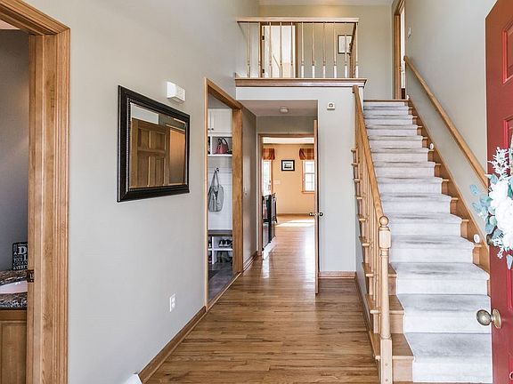 3rd image of 6884 Claret Cir