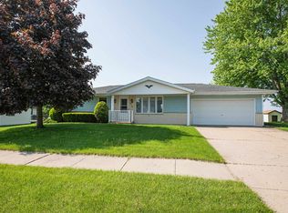 515 Apple St, Dickeyville, WI 53808