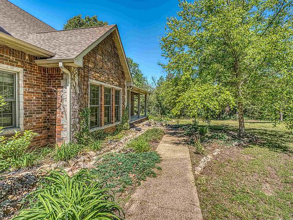 4th image of 263 Doris Jean Rd