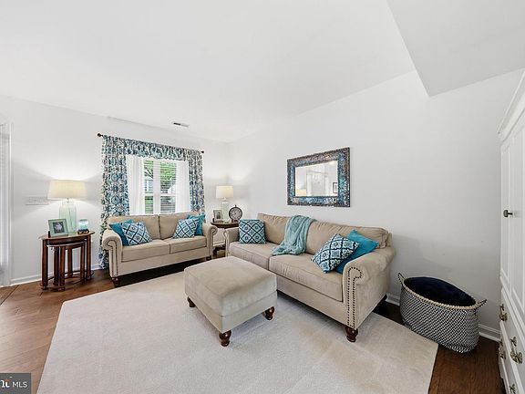 5th image of 105 New Castle Ct