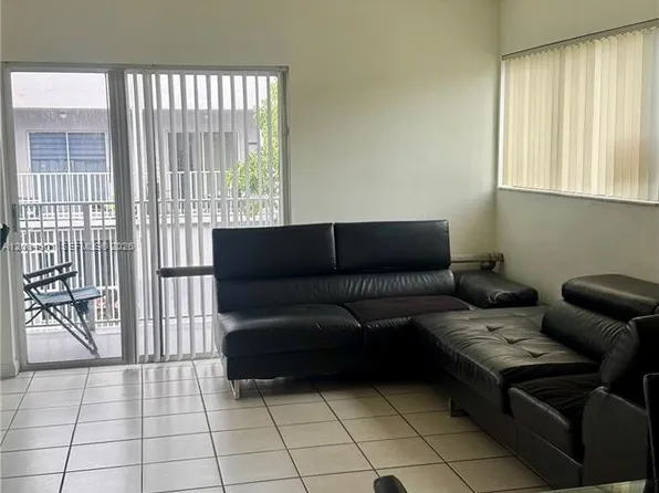 2710 W 76th St, Hialeah, FL