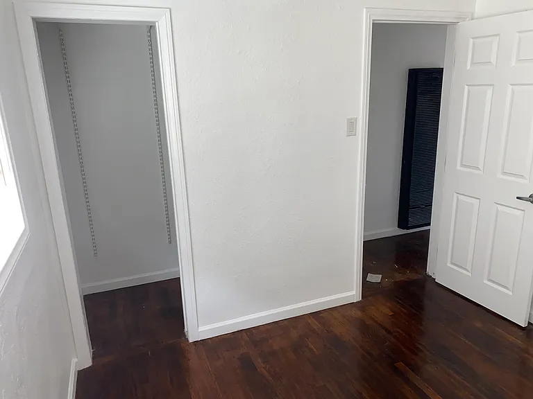 2nd Bedroom Entry & Closet