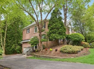 3 Summer Hill Rd, Wayne, NJ 07470