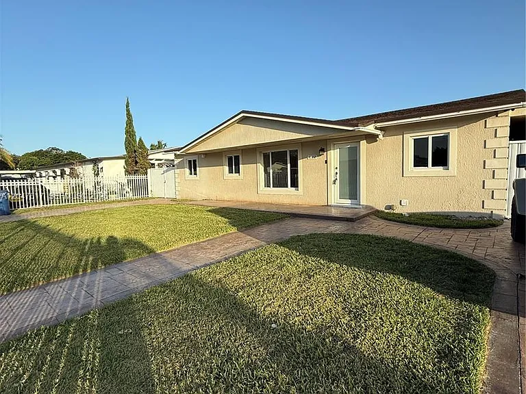 4172 NW 201st St — Photo 1