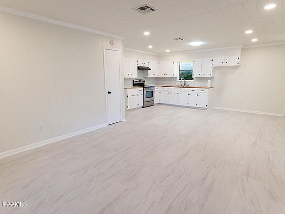 3rd image of 404 Rampart St