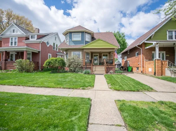 716 N Dawson St, Uhrichsville, OH 44683