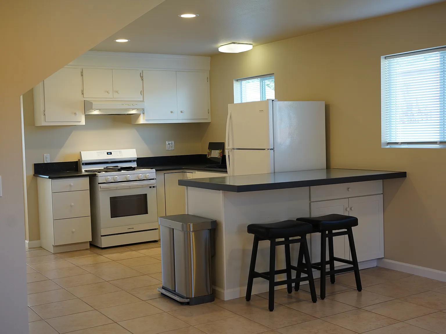 2 bed, 1100 sqft, $2,800 — Photo 1