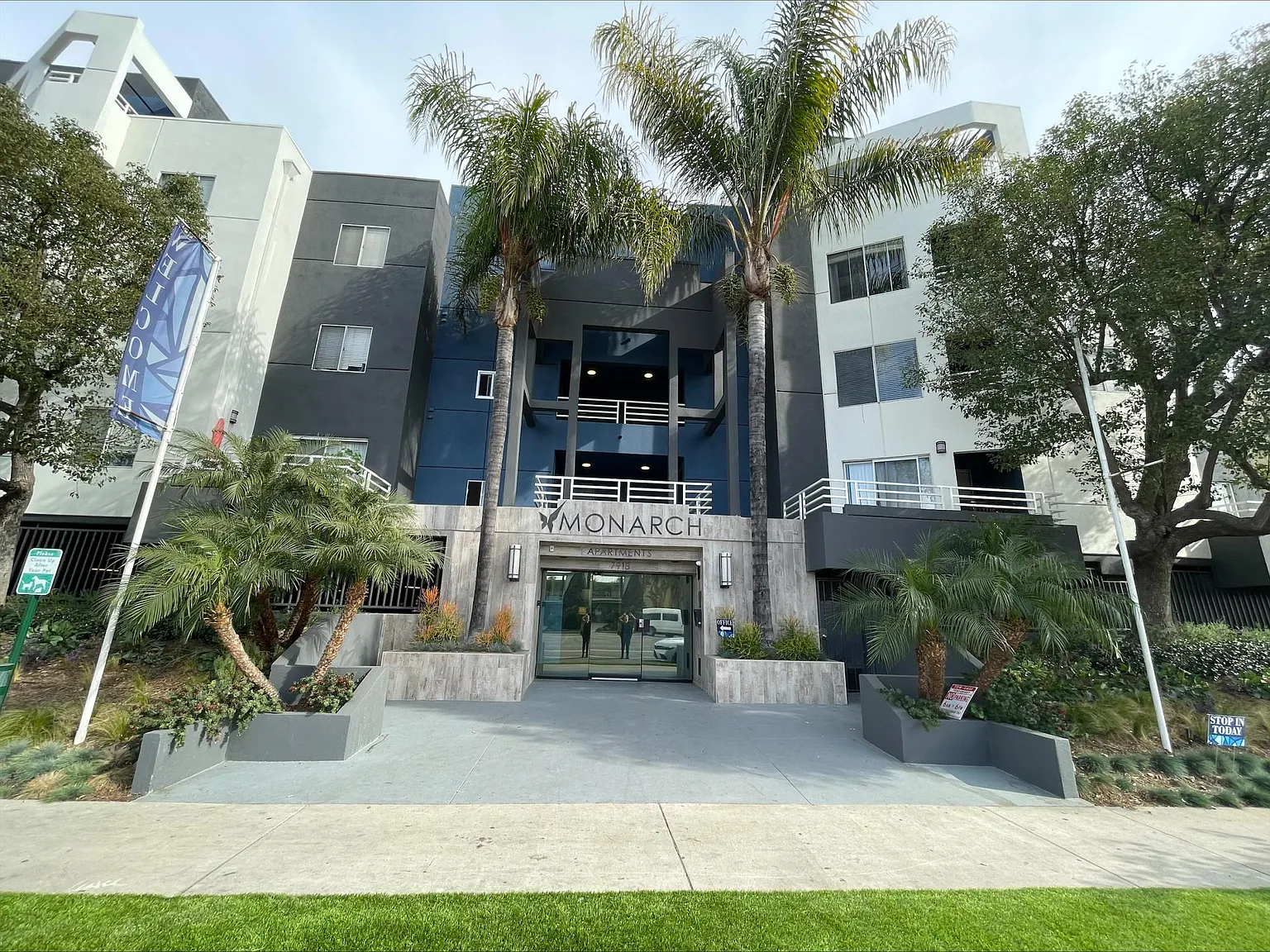 7918 Reseda Blvd — Photo 1