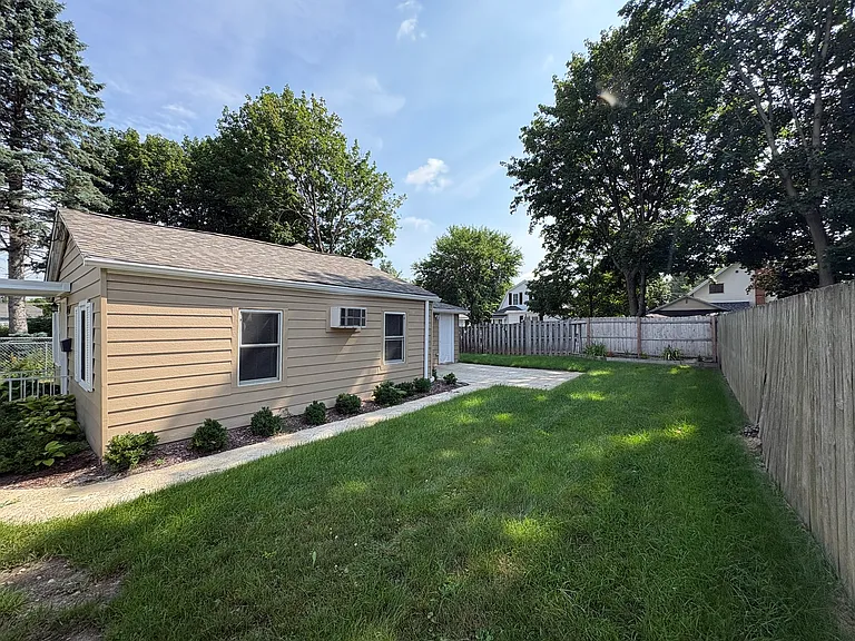 115 Grant St — Photo 13