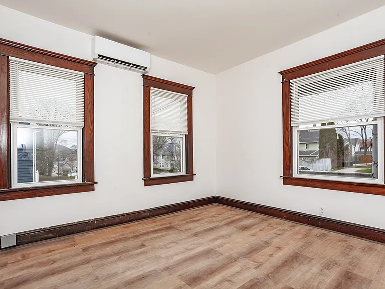 1009 Hudson Ave #1 — Photo 5