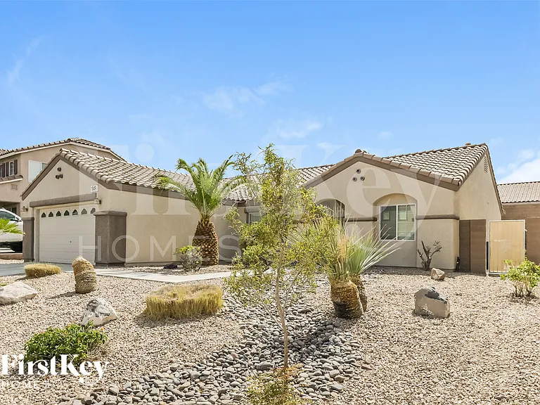 1049 Silver Star St — Photo 3