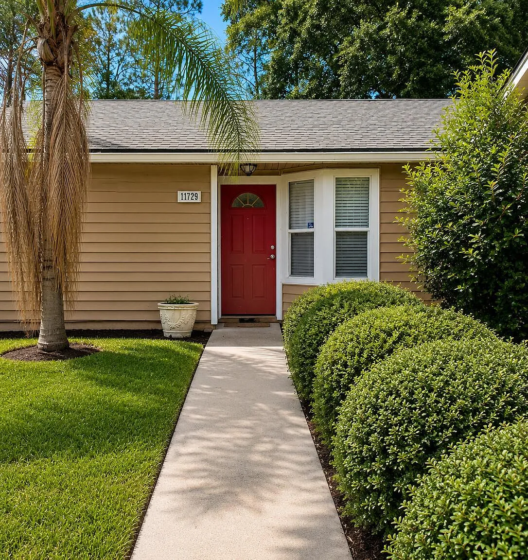 3 bed, 2.0 bath, 1272 sqft, $2,400 — Photo 2