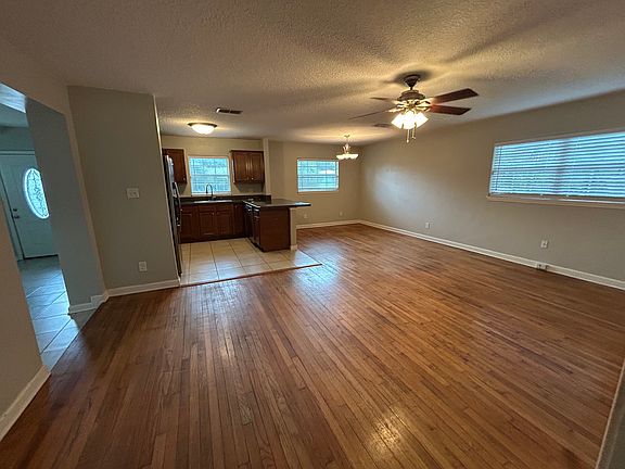 4th image of 5622 Coppedge Ave