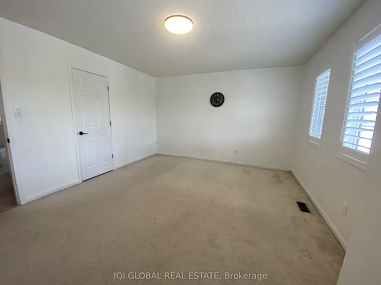 8 Bonello Cres — Photo 15