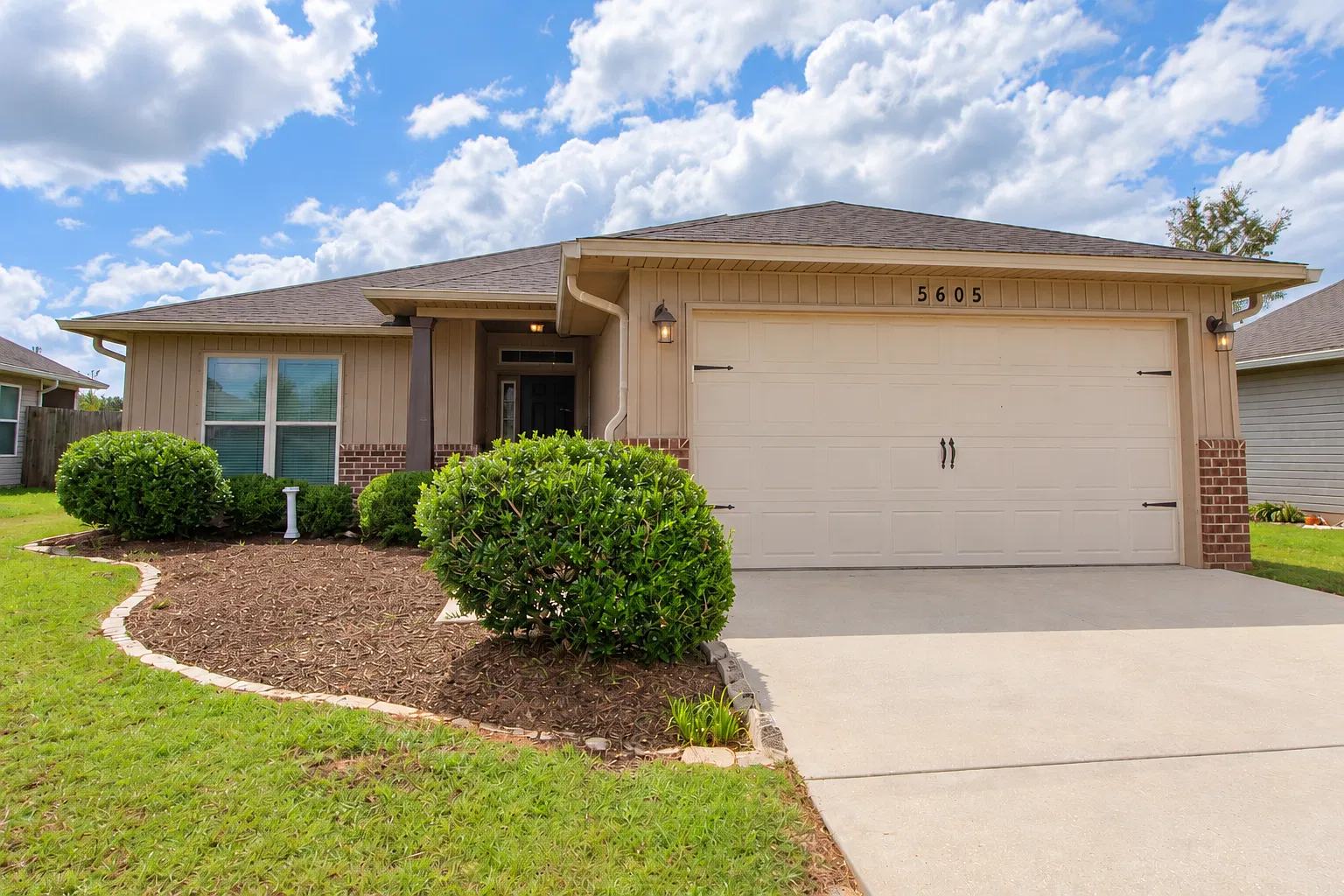 4 bed, 2.0 bath, 1719 sqft, $2,150 — Photo 1