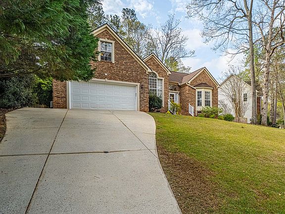 2nd image of 34 Groves Wood Ct