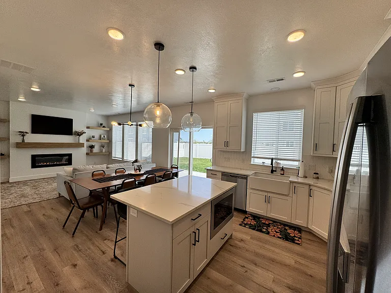 355 W 3085 S — Photo 19