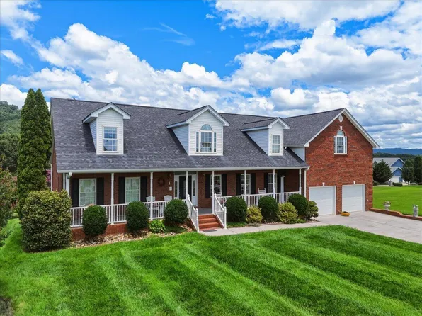 1225 Legacy Bay Dr, Mooresburg, TN 37811