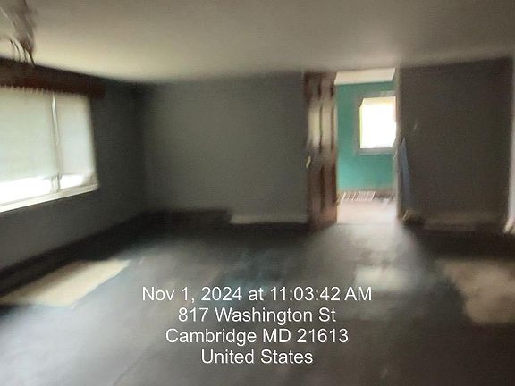 4th image of 817 Washington St