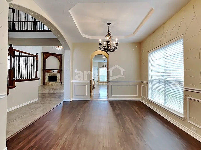 404 Roundrock Ln — Photo 5