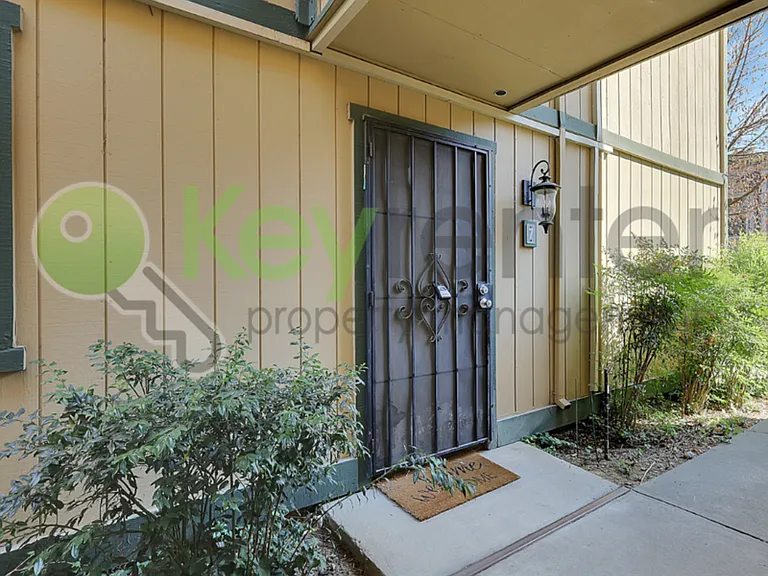600 Del Verde Cir #7 — Photo 28