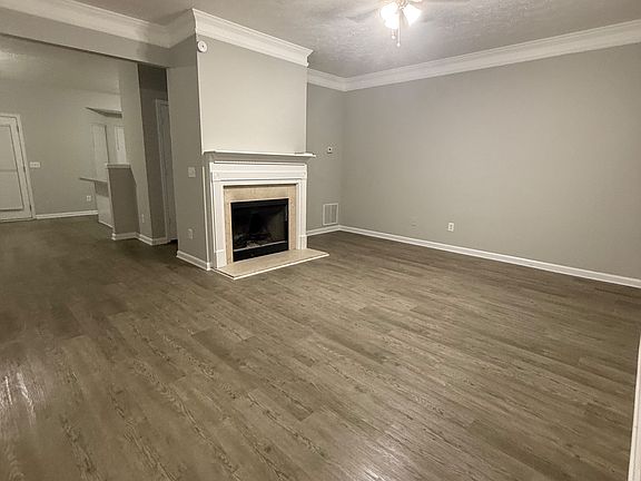 3rd image of 105 Benfield Cres