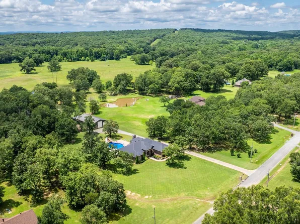 27 Majestic Valley Dr, Conway, AR 72032