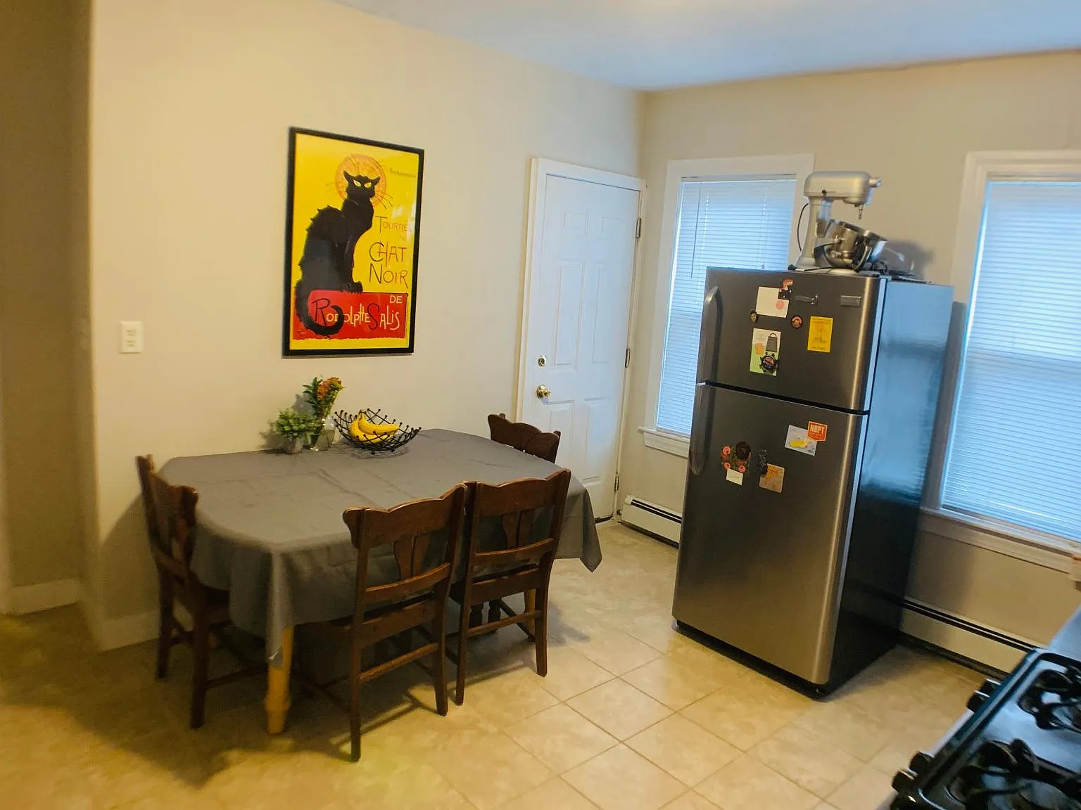 3 bed, 1300 sqft, $3,100 — Photo 3