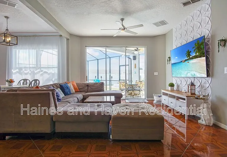 403 Corvina Dr — Photo 26