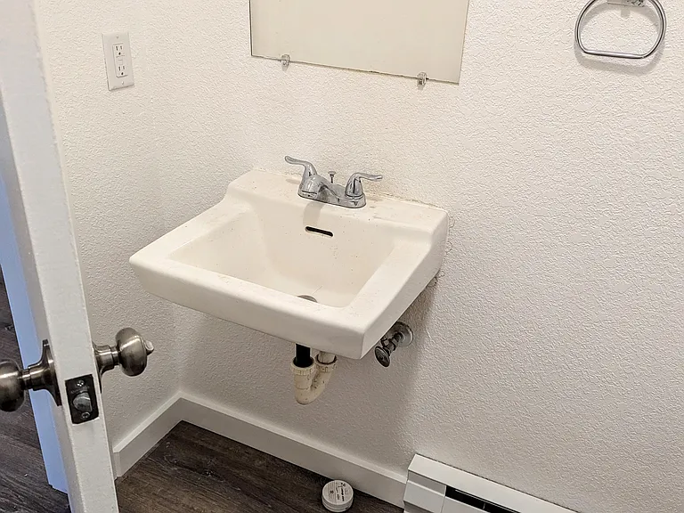 Aspen St — Photo 37