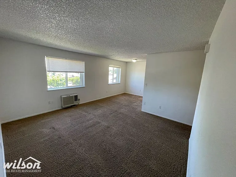 1502 S 10th Ave — Photo 6