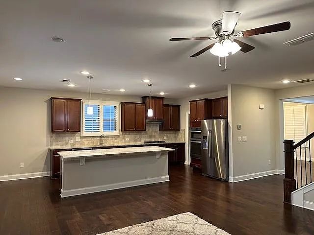 5 bed, 4.0 bath, 2874 sqft, $3,095 — Photo 4