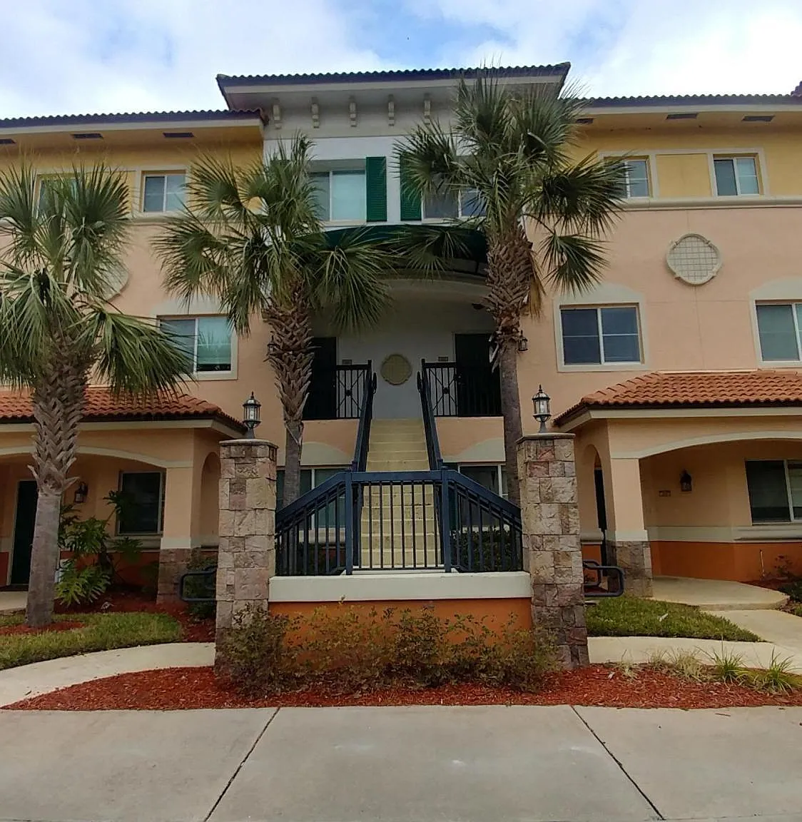 2 bed, 2.5 bath, 1159 sqft, $1,595 — Photo 2
