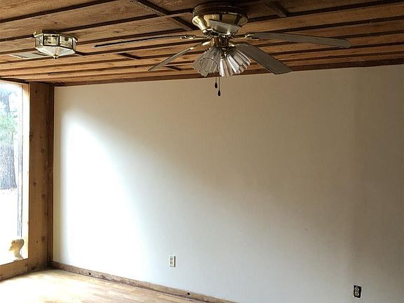 3rd image of 1320 Kari Ln