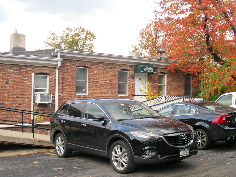 2nd image of 264 Watchogue Rd